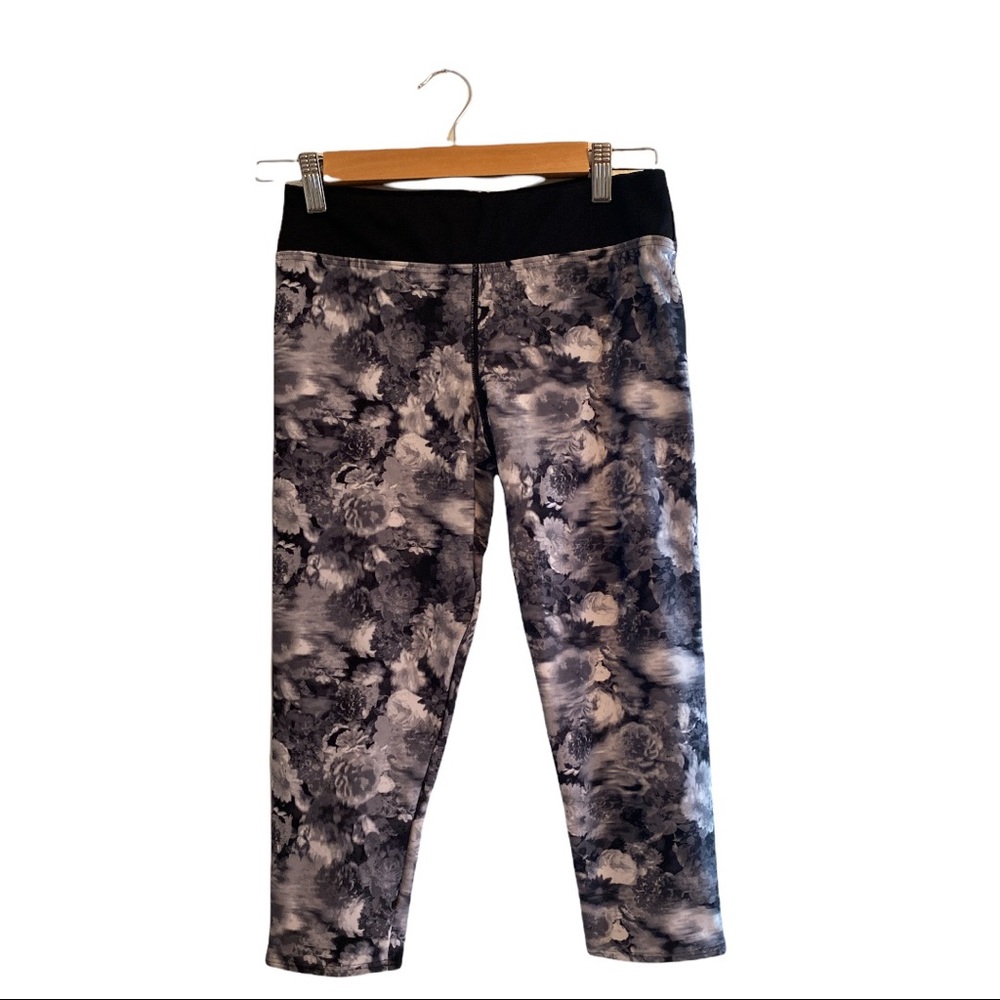 TYR Verona Mali Capri Small - Chic, UPF 50+, Anti-Odor Activewear